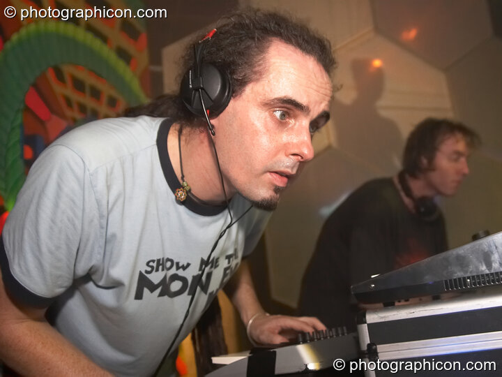 O.O.O.D performing on the Psycle stage at The Synergy Project. London, United Kingdom. © 2006 Photographicon