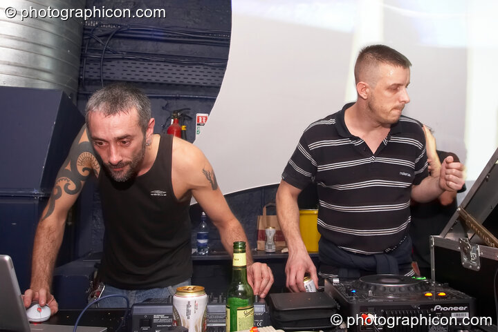 Organismic perform on the Liquid Records stage at The Synergy Project. London, United Kingdom. © 2006 Photographicon