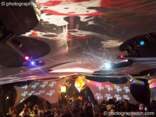 Decor by Liquid Faeries / EDSA and projections by Inside-Us-All / Pixel Addict in the Liquid Records space at The Synergy Project. London, United Kingdom. © 2006 Photographicon