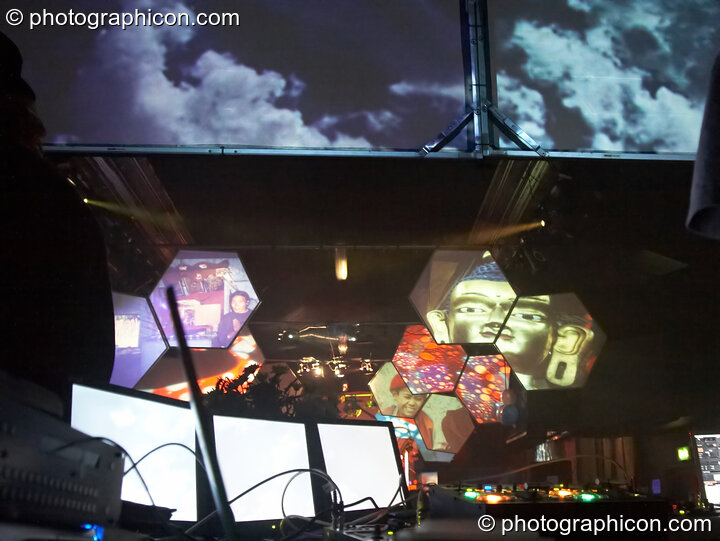 Inside-Us-All live audio:visual set in the Pixel Addicts space at The Synergy Project. London, United Kingdom. © 2006 Photographicon