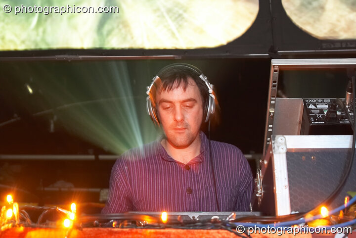 Rob Triskele DJs on the Pixel Addicts stage at The Synergy Project. London, United Kingdom. © 2006 Photographicon