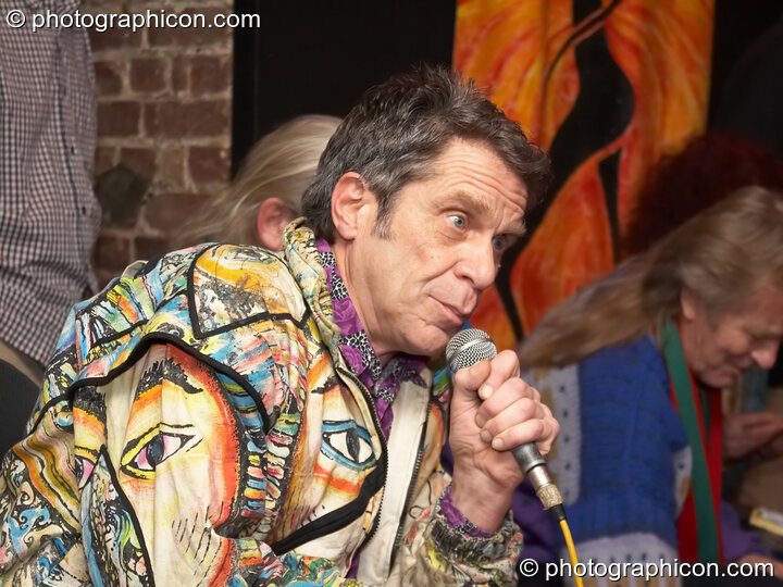 Greg Sams talks at The Synergy Project about counter-culture now and in the 1960's. London, United Kingdom. © 2007 Photographicon