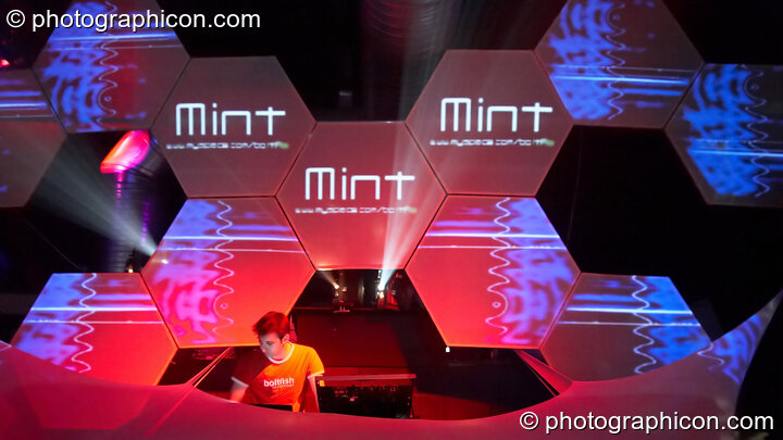 Mint performs on the Glitch-Out stage at The Synergy Project with decor by IDspiral and visual projections by Pixel Addicts. London, United Kingdom. © 2007 Photographicon