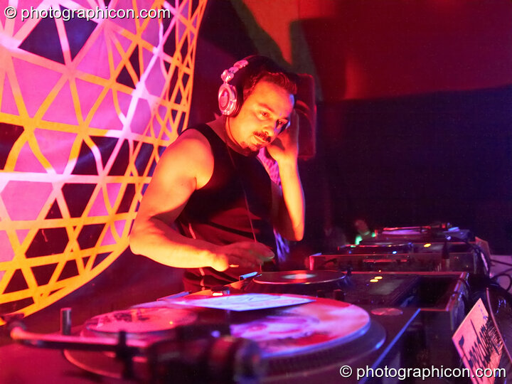 Una Musica Brutal DJs on the United Tribes of Dance stage at The Synergy Project. London, United Kingdom. © 2007 Photographicon