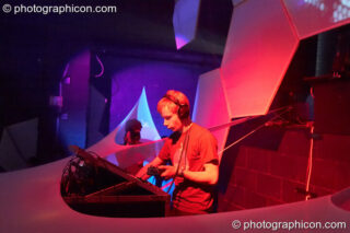 Ochre performs on the Glitch-Out stage at The Synergy Project with decor by IDspiral and visual projections by Pixel Addicts. London, United Kingdom. © 2007 Photographicon