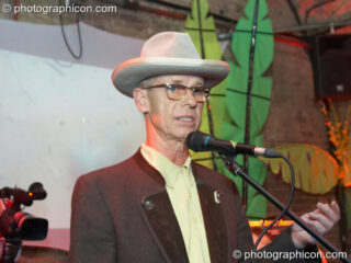 Jeff Dexter talks about the history of Alternative Clubbing during the 1960's at The Synergy Project. London, United Kingdom. © 2007 Photographicon
