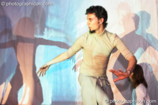 Mira WeMoonSpiral and Tom Peto of the Sacred Barn Collective music and dance performance in the IDspiral room at The Synergy Project. London, United Kingdom. © 2007 Photographicon