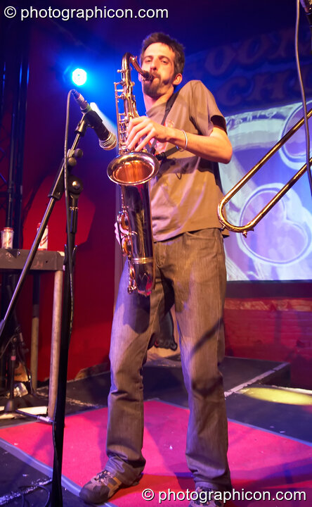 Lee and friend jam an accompanying brass section to DJ Beat Circus on the Skandalous stage at The Synergy Project. London, United Kingdom. © 2007 Photographicon