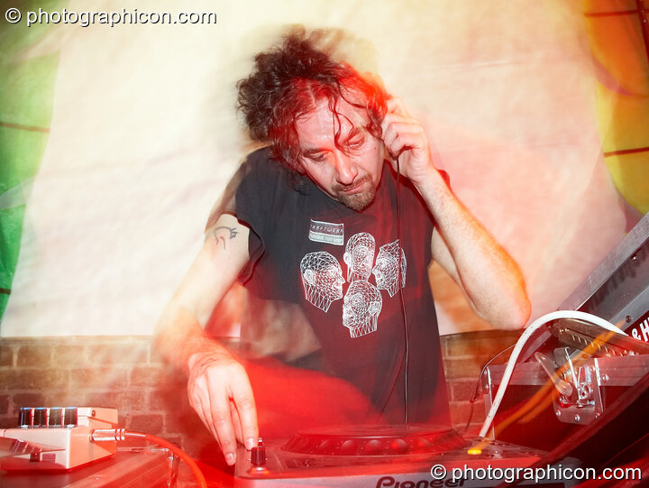 Gaudi performs on the Kalahari stage at The Synergy Project. London, United Kingdom. © 2007 Photographicon