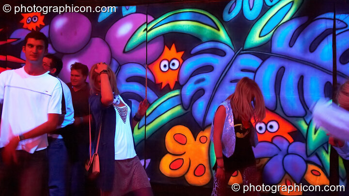 Dancers in the Mistzfiedmind space with UV environment by VisualBliss & Misztifiedmind at The Synergy Project. London, United Kingdom. © 2007 Photographicon