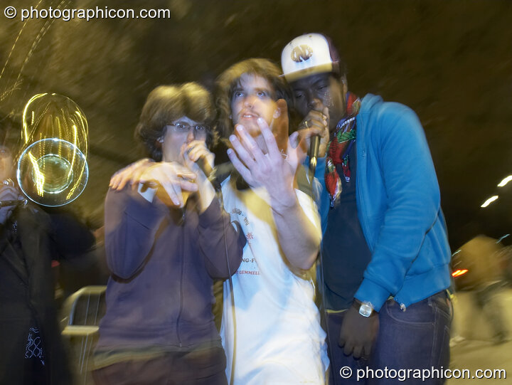 Musicians rap to the entry queue in the tunnel outside The Synergy Project. London, United Kingdom. © 2007 Photographicon