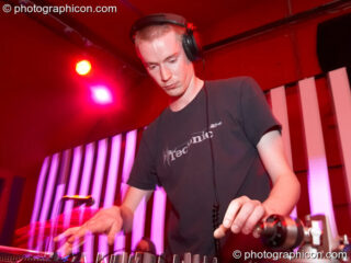Pinch (Tectonic/Planet Mu) DJ's on the Square Roots stage with visual installations by Inside-Us-All at The Synergy Project. London, United Kingdom. © 2007 Photographicon