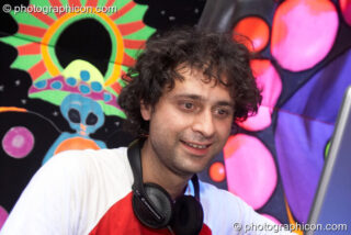 Zia Geelani of Zubzub performs on the Mistzfiedmind stage at The Synergy Project. London, United Kingdom. © 2007 Photographicon