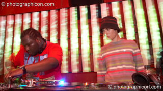 Chef and Clue Kid DJ on the Square Roots stage with visual installations by Inside-Us-All at The Synergy Project. London, United Kingdom. © 2007 Photographicon