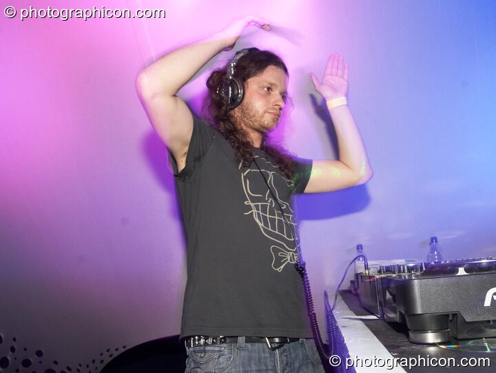 Hopi (Dragonfly Records. UK/Romania) DJs on the Free-Spirit Records stage at The Synergy Project. London, United Kingdom. © 2007 Photographicon