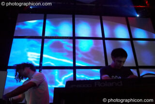 Port Royal (Resonant Recs) perform and Audio Visual set on the Folktronica stage with screen installation by Pixel Addicts at The Synergy Project. London, United Kingdom. © 2008 Photographicon