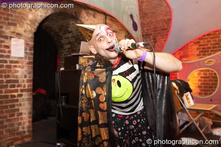 SoulFull Clown performs in the Inspiration Hall at The Synergy Project. London, United Kingdom. © 2008 Photographicon