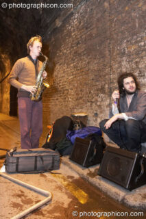 A musical jam entertaining the queue in the tunnel outside of The Synergy Project. London, United Kingdom. © 2008 Photographicon