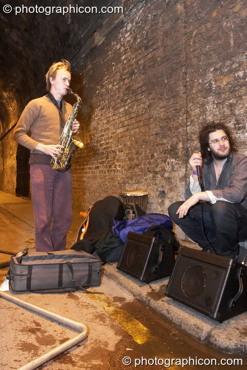 A musical jam entertaining the queue in the tunnel outside of The Synergy Project. London, United Kingdom. © 2008 Photographicon