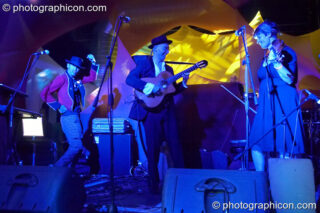 Widescreen (Angel Air) perform on the Bingly Bongly stage at The Synergy Project. London, United Kingdom. © 2008 Photographicon