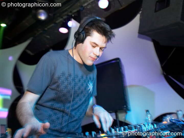 Far Too Loud (Funkatech / NSH) perform on the Events4Change / Nu-School Hippies stage at The Synergy Project. London, United Kingdom. © 2008 Photographicon