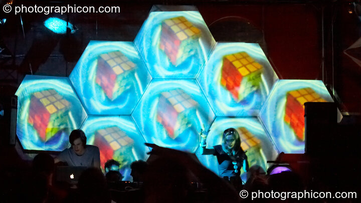 VJing by Magic Lantern on screen installation by Inside-Us-All in the Liquid Records / Furthur Project room at The Synergy Project. London, United Kingdom. © 2008 Photographicon