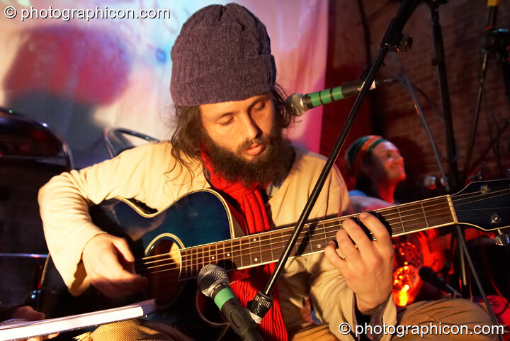 Twindove perform in the Inspiration Hall at Luminopolis (formerly The Synergy Project). London, United Kingdom. © 2008 Photographicon