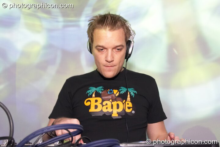 Luke Porter (Tribal Vision) DJs in the Liquid Records room at Luminopolis (formerly The Synergy Project). London, United Kingdom. © 2008 Photographicon