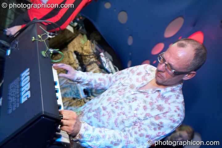 Libelula perform in the inSpiral Lounge at Luminopolis (formerly The Synergy Project). London, United Kingdom. © 2008 Photographicon