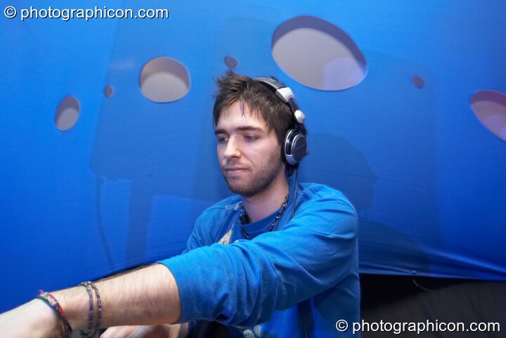 Giani (Native State Records) and Nova (Ultimae) DJ back2back in the inSpiral Lounge at Luminopolis (formerly The Synergy Project). London, United Kingdom. © 2008 Photographicon